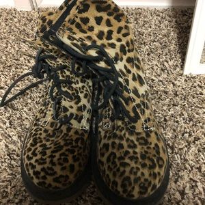 Leopard print velvet boots like dr martens.